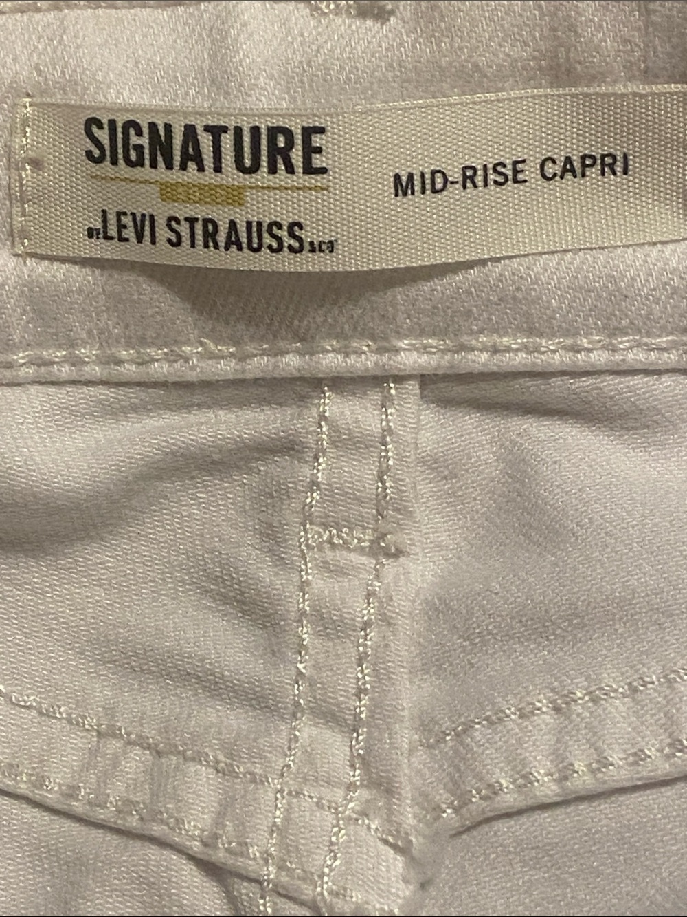 LEVIS WHITE CAPRI JEANS Mid Rise EUC - Picture 4 of 7